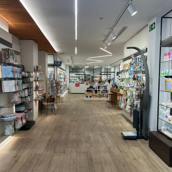 Interior local Farmacia Parque Lineal