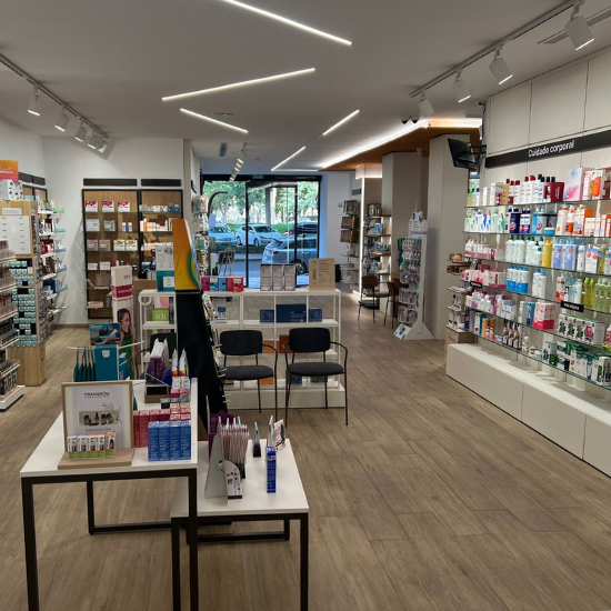 Interior local Farmacia Parque Lineal