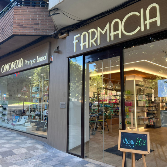 Exterior local Farmacia Parque Lineal