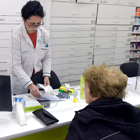 Tercera edad Farmacia Parque Lineal